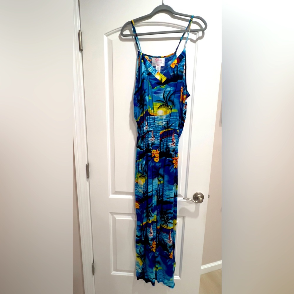 Woman’s Hawaiian dress